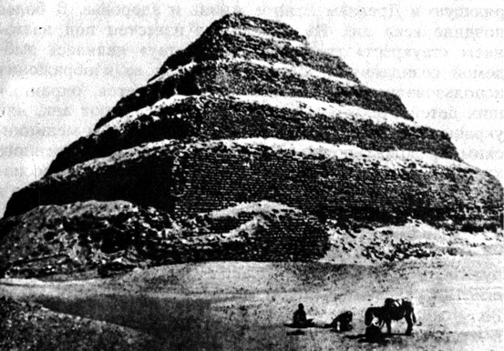 Ступенчатая пирамида - гробница фараона Джосера, построенная Имхотепом