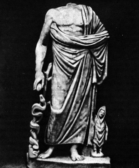 Античная скульптура, найденная на о-ве Кос. Асклепий с посохом и яйцом в правой руке и Телесфор